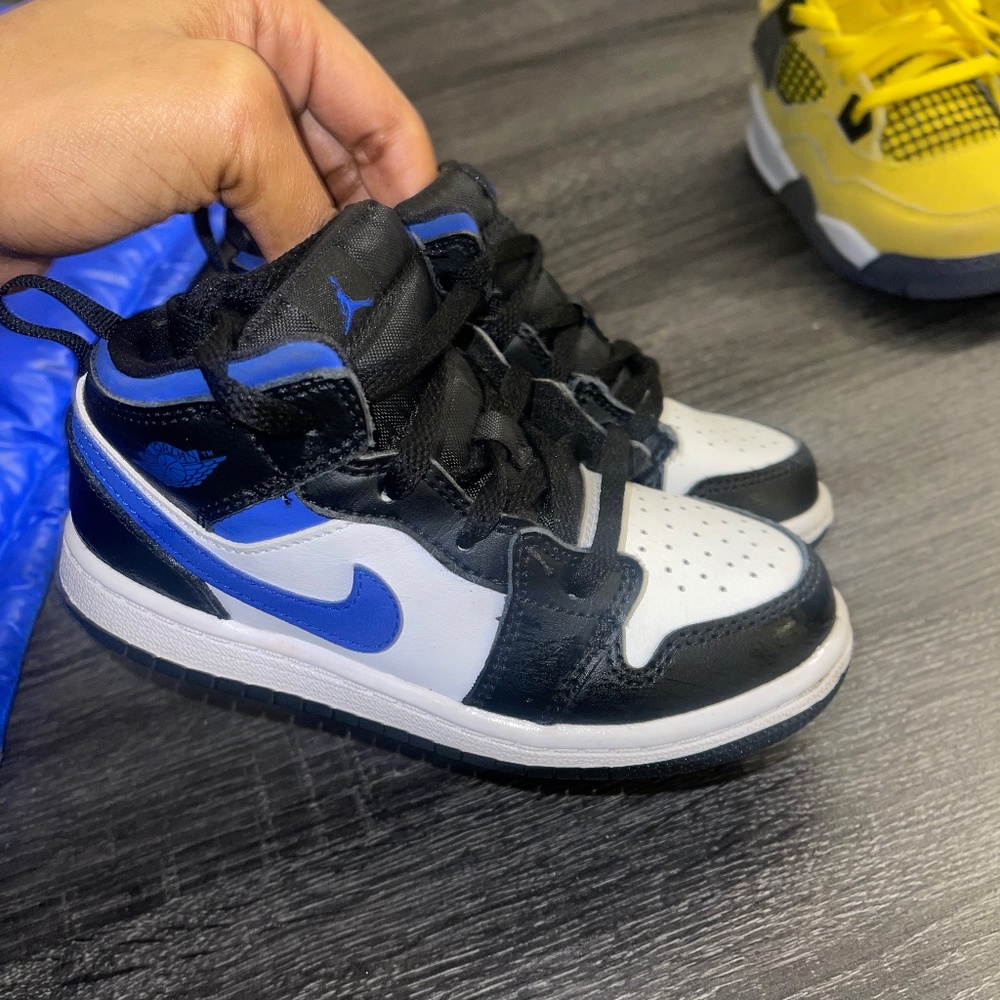 Jordan Air 1 Mid Sneakers